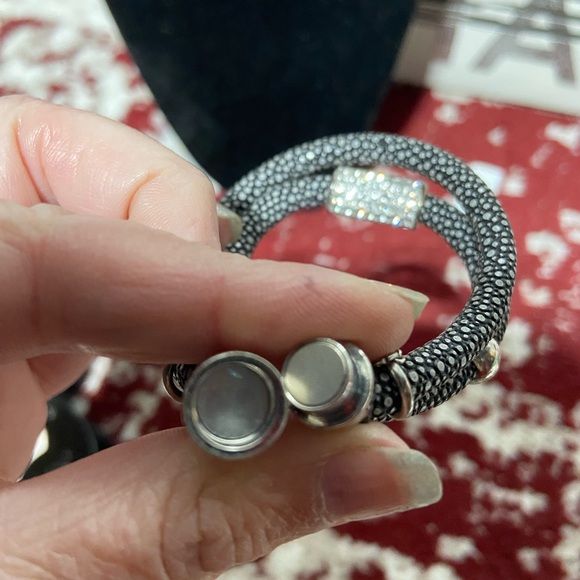 Vegan Leather Stingray Pattern Bracelet. Magnetic Close Rhinestone - Picture 3 of 4